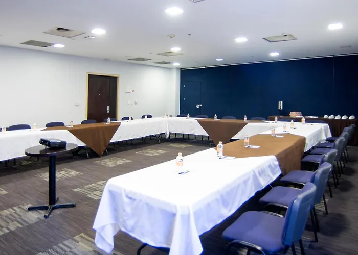 Express Santa Fe By Ihg Hotel 4*