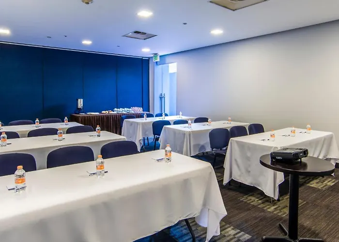 Hotel Express Santa Fe By Ihg 4*