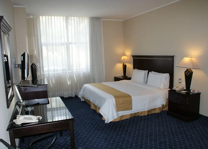 Hotel Express Santa Fe, An Ihg