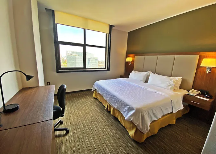 Hotel Express Santa Fe, An Ihg 4*