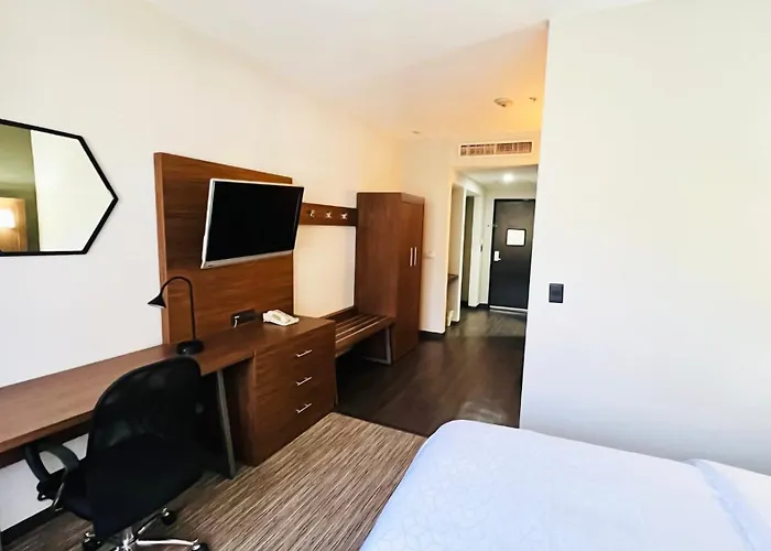 Express Santa Fe By Ihg Hotel 4*