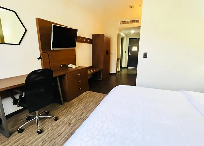 Hotel Express Santa Fe By Ihg 4*