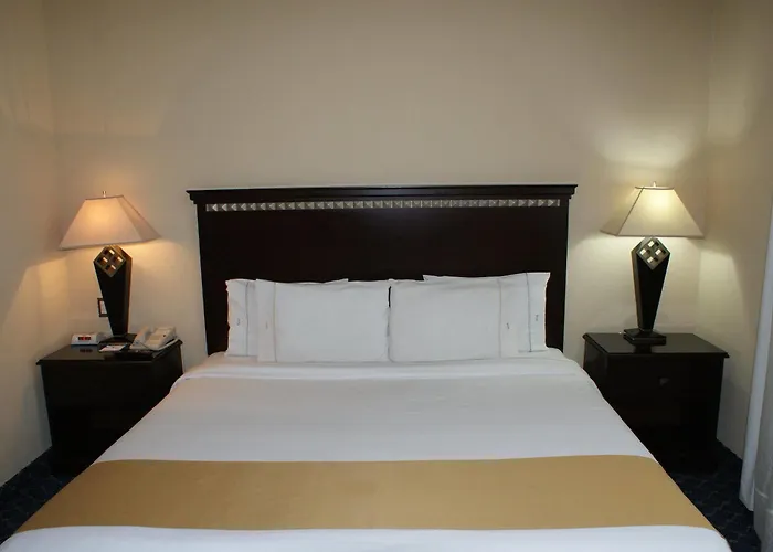 Express Santa Fe, An Ihg 4*